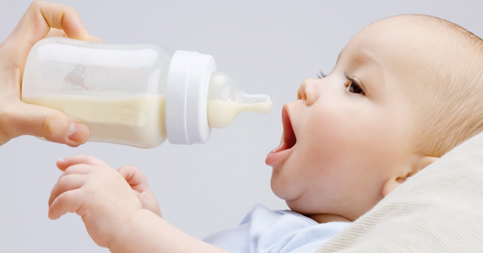 4វិធី​ឆុង​ទឹកដោះគោ​ឱ្យ​កូន​មឹ​ម ដែល​ត្រឹម- ត្រូវ គ្មាន​ពពុះ ការពារ​ទារក​ពី​អាការ​ហើមពោះ