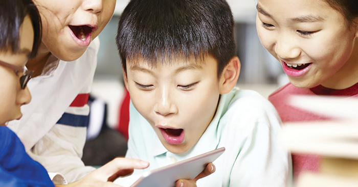 កុំ​ហាម​ក្មេង​មិន​ឱ្យ​លេង​ តែ​ត្រូវ​បញ្ចៀស​កុំឱ្យ​លេង​អ្វី​ផ្សេង​ក្រៅពី​បច្ចេកវិទ្យា​