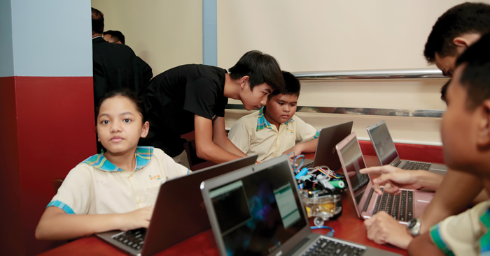 វេស​ឡាញ​ ជំរុញ​ផ្នែក​វិទ្យាសាស្ត្រ​ដើម្បី​អភិវឌ្ឍ​យុវជន​កម្ពុជា​ឱ្យ​មាន​សមត្ថភាព​ប្រកួត​ក្នុង​ទីផ្សារ​ការងារ​អនាគត​