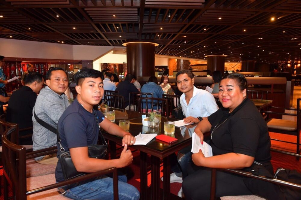 អ្នក​សារ​ព័ត៌មាន​ម្ពុ​ជា​ ​និង​ក្រុម​អ្នកសារព័ត៌មាន​អន្តរជាតិ​ ​បាន​ទទួល​បដិសណ្ឋារ​កិច្ច​យ៉ាង​កក់ក្តៅ​ពីសំណាក់​ស្ថានទូត​ម៉ាឡេស៊ី​ ​