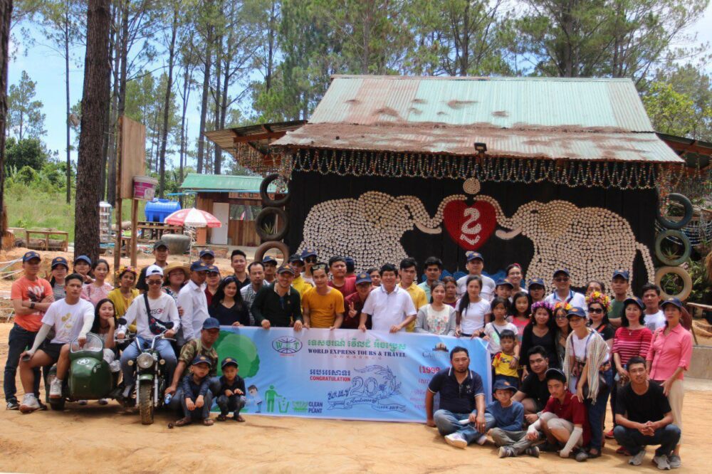 កម្មវិធី​រើស​សំរាម​ ​ដាក់​ធុងសំរាម​ ​និង​ដាំ​ដើមឈើ​ ​ដើម្បី​និរន្ត​ភាព​ទេសចរណ៍​ ​និង​បរិស្ថាន​ស្អាត​របស់​ក្រុមហ៊ុនទេសចរណ៍​ ​វើលដ៍​ ​អិ​ចប្រេស​ ​