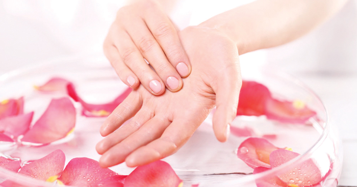 វិធី​កម្ចាត់​ស្នាម​ក្រិន​លើ​បាតដៃ​ដោយខ្លួនឯង​