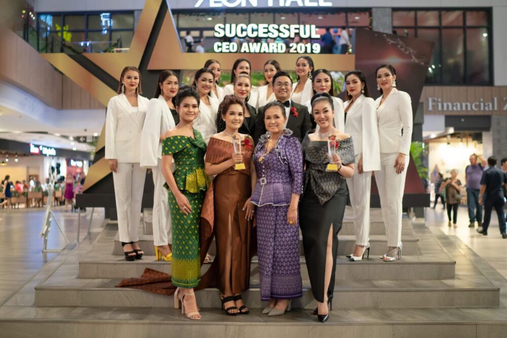 សមាជិក​ក្រុម​ ​Cambodia​ ​Super​ ​Model​ ​ធ្វើ​ឱ្យ​កក្រើក​ព្រឹត្តិ​ការណ៍​ ​Successful​ ​CEO​ ​Award​ ​2019​