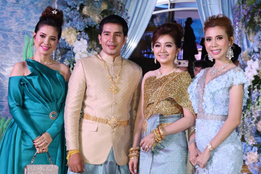 យប់មិញនេះ! មហាជនអួតសរសើរពីសម្រស់ភរិយា ប៉ែន ចំរ៉ុង ស្រស់ស្អាតដាច់គេ