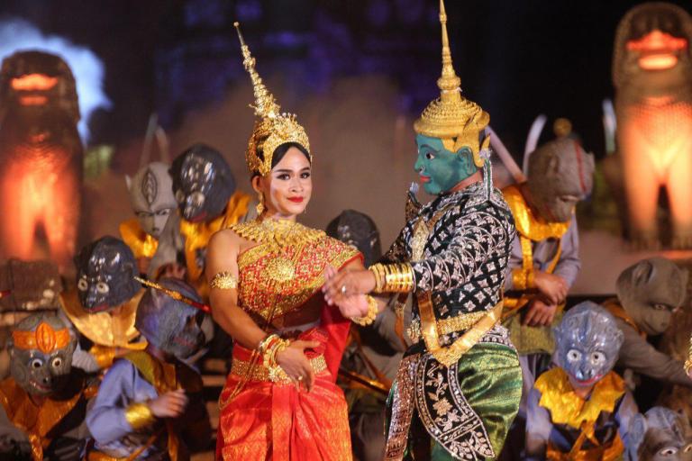 អស្ចារ្យបំផុត ខណៈបានទស្សនាការសម្ដែងល្ខោនខោលខ្មែរខ្នាតធំនៅទីលានជល់ដំរី ដើម្បីរំលឹកខួប១ឆ្នាំនៃការដាក់ល្ខោនខោល ក្នុងបញ្ជីបេតិកភណ្ឌវប្បធម៌អរូបី