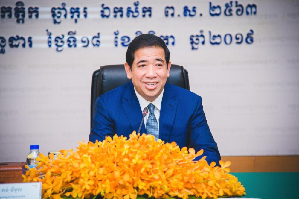 ​រយៈពេល​ ​10ខែ​ ​ឆ្នាំនេះ​ ​ពន្ធដារ​ប្រមូល​ចំណូល​បាន​ជាង​ ​2,400លាន​ដុល្លារ​ ​កើន​ជាង28​%​