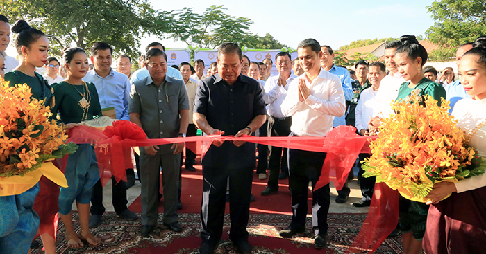 ប្រា​សាក់​ សម្ពោធ​អគារ​បណ្ណាល័យ​ 4ខ្នង​ព្រមគ្នា​ក្នុង​ថ្ងៃ​តែមួយ​នៅ​ខេត្តកំពង់ធំ​