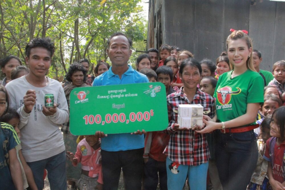 កសិករក្រីក្រម្នាក់នៅខេត្តកំពង់ស្ពឺឈ្នះរង្វាន់ ១០០លានរៀលពីភេសជ្ជៈប៉ូវកម្លាំង ខារ៉ាបាវ 