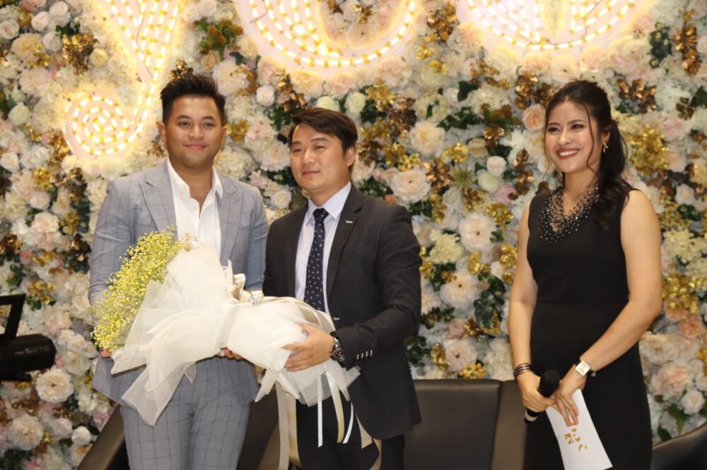 ក្រៅពី​អាជីព​តារាចម្រៀង​និង​អ្នកនិពន្ធ​ ​ម៉ា​និ​ត​ ​ទទួល​តំណែង​ថ្មី​ជា​ទូត​សុឆន្ទៈ​សម្លៀក​បំពាក់​ប្រ៊េ​នកូន​ខ្មែរ​