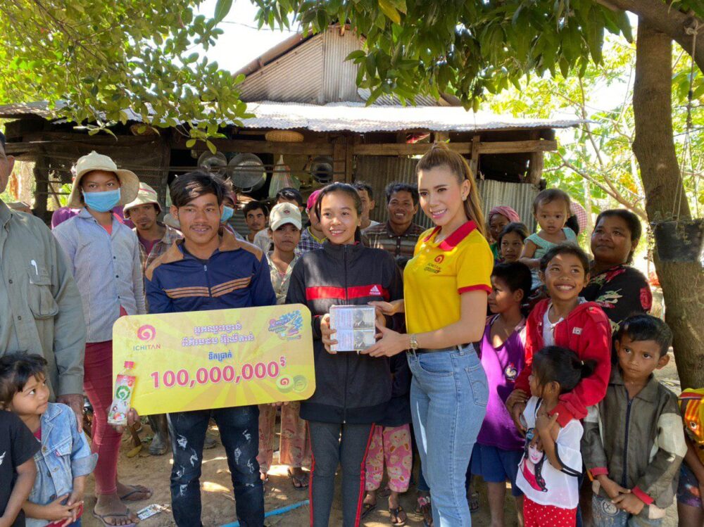 កម្មការិនីនៅកសិដ្ឋានចិញ្ចឹមជ្រូកម្នាក់នៅស្រុករលៀប្អៀរ ខេត្តកំពង់ឆ្នាំង ឈ្នះរង្វាន់ ១០០លានរៀល ពីតែបៃតង អ៊ីឈីតាន់