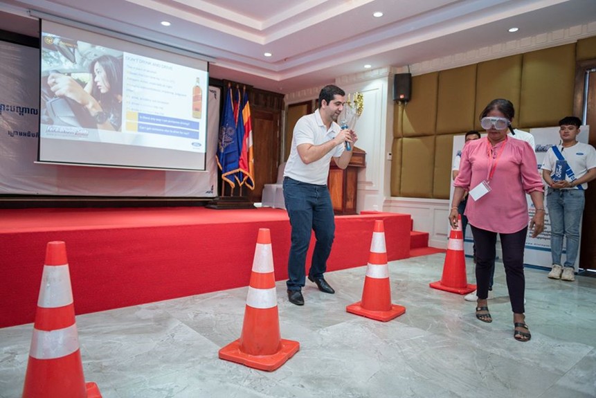 ក្រុមហ៊ុន​ ​FORD​ ​បាន​បើក​វគ្គ​បណ្ដុះបណ្ដាល​ស្ដី​អំពី​“​សុវត្ថិភាព​ ​និង​បច្ចេកទេស​នៃ​ការ​បើកបរ​រថយន្ត​ ​–​ ​Ford​ ​Driving​ ​Skills​ ​for​ ​Life​
