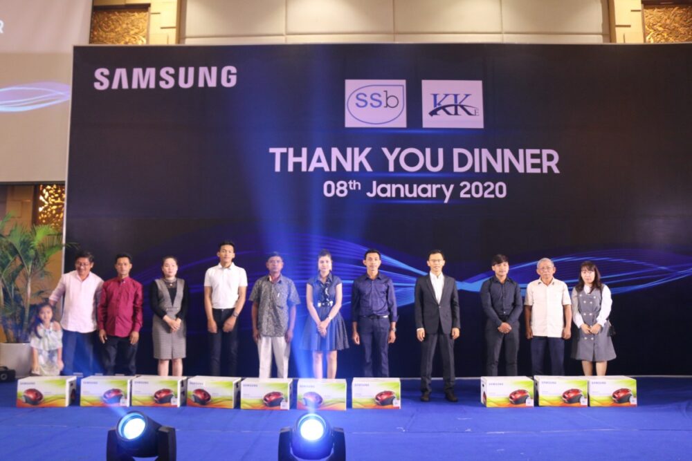 សាម​សុង​ ​រៀបចំ​កម្មវិធី​ជួបជុំ​ដ៏​ធំអស្ចារ្យ​ជាមួយ​អាជីវករ​ទូទាំង​ប្រទេស​ដើម្បី​អបអរ​ឆ្នាំ​ថ្មី​ ​និង​កំណើន​ការ​គាំទ្រ​ផលិតផល​ដ៏​ច្រើនលើស​លុប​!​!​