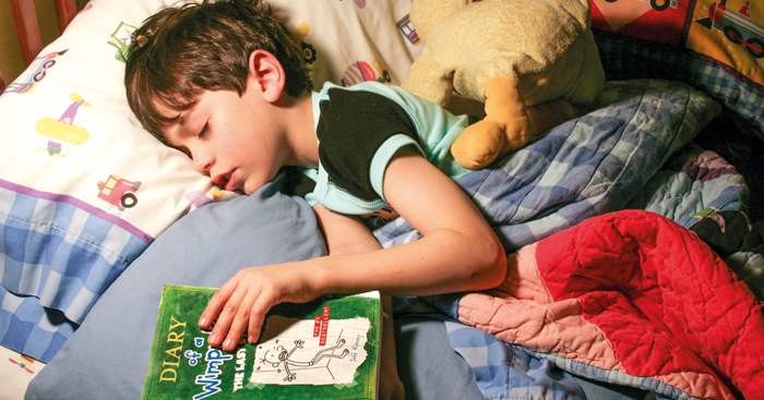 ប្តូរ​ពី​ការ​បំពេ​ មក​ជា​អាន​សៀវភៅ​ឱ្យ​កូន​ស្តាប់​ ជា​វិធី​ល្អ​ដើម្បី​អប់រំ​កូន​រៀងរាល់​យប់​