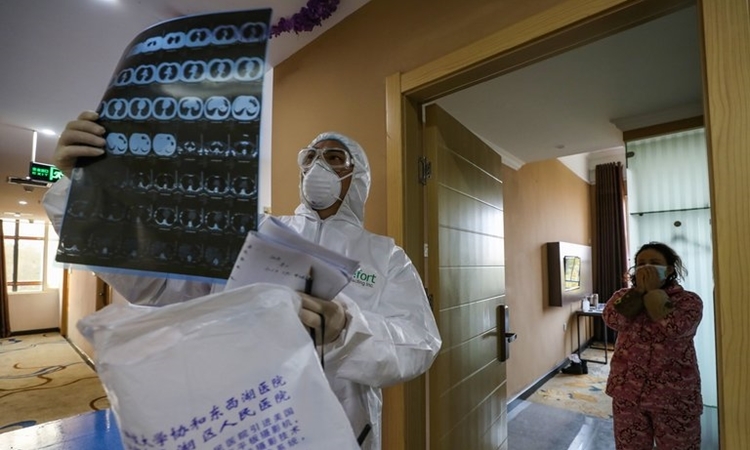 ចំនួន​អ្នក​មាន​ផ្ទុក​មេរោគ​កូរ៉ូណា​កើន​ដល់​ជិត​ 15,000នាក់ និង​ចំនួន​អ្នក​ស្លាប់កើន​ដល់​…