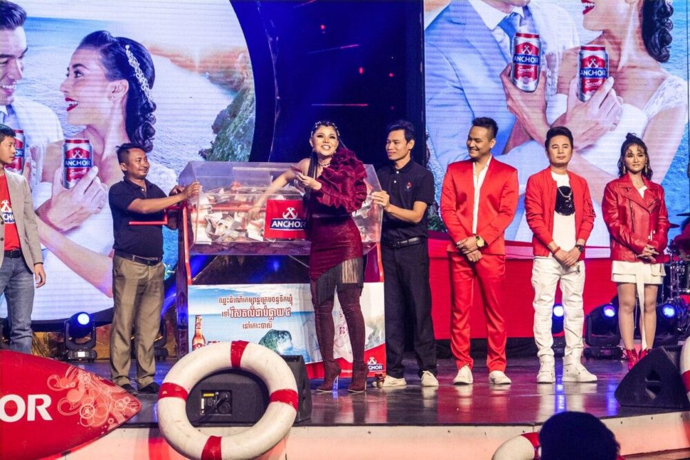 គូស្វាមីភរិយាថ្មីចំនួន៥០គូ ឈ្នះដំណើរកម្សាន្តក្រេបចន្ទទឹកឃ្មុំ ពីកម្មវិធីអាពាហ៍ពិពាហ៍ស្រាបៀរអាន់ឆ័រ ឆ្នាំ 2019-2020