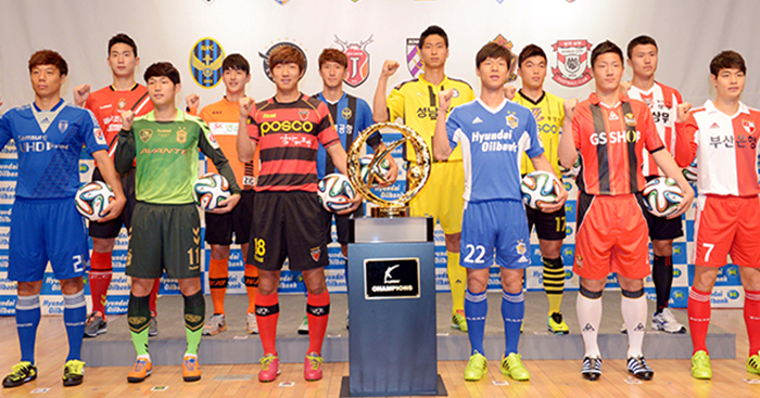 ប្រទេសអធិរាជបាល់ទាត់ក្នុងទ្វីបអាស៊ី ប្រកាសផ្អាកការប្រកួតលីកកំពូលរៀងៗខ្លួន ព្រោះមេរោគកូរ៉ូណាកំពុងរុករានខ្លាំង