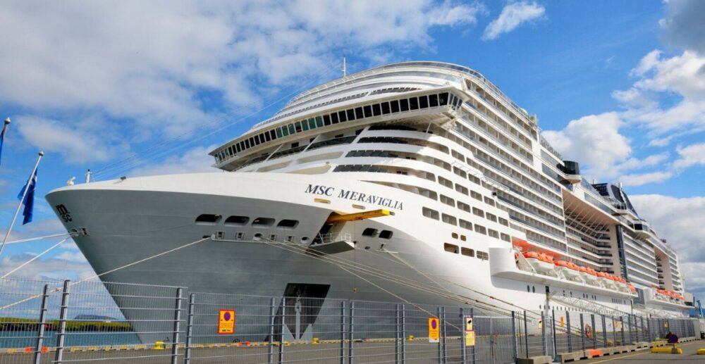 នាវា​ទេស​ចរណ៍​មួយ​គ្រឿង​ដឹក​ភ្ញៀវ​ 4,500នាក់ កំពុង​ជួប​បញ្ហា​ស្រដៀងនាវា​ MS Westerdam ដែល​បាន​ចត​នៅ​ឯកំពង់​ផែ​ខេត្ត​ព្រះ​សីហនុ