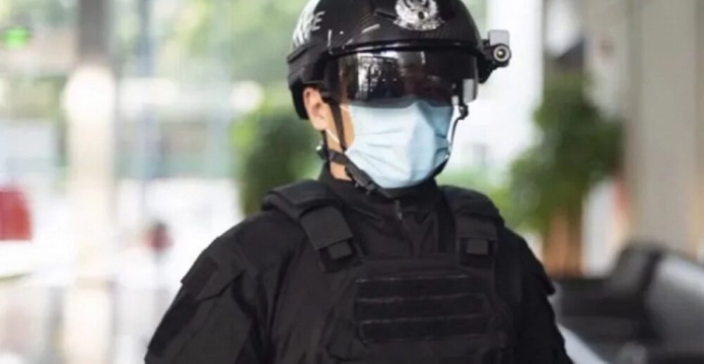 ចិន​ប្រើ​ប្រាស់​មួក​សុវត្ថិ​ភាព​ឆ្លាតវៃ (AI helmets) ដើម្បី​ទប់​ស្កាត់​អាសន្ន​រោគ​ Covid-19