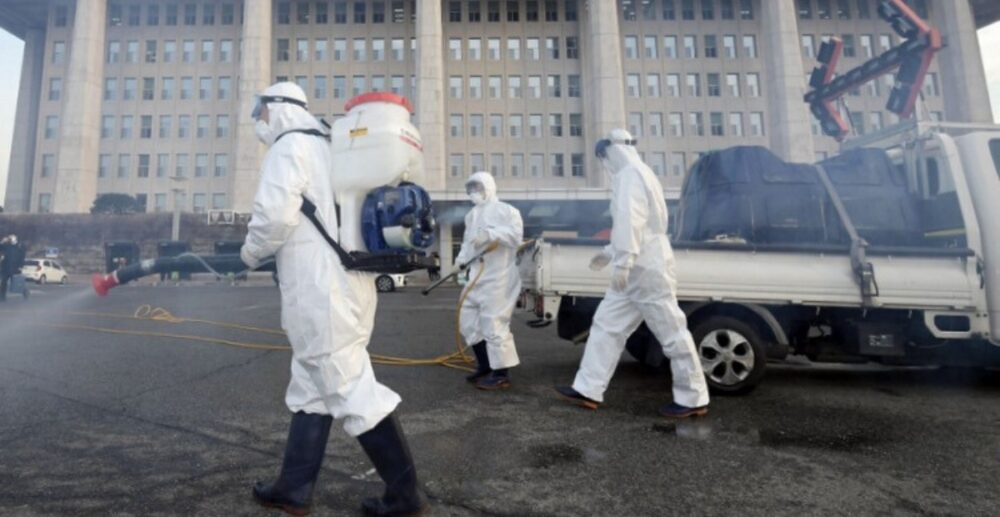 ​កូរ៉េខាង​ត្បូង​មាន​អ្នក​ផ្ទុក​មេរោគ​ COVID-19 ជិត​​900នាក់ ​ក្នុង​នោះ​​អ្នក​ស្លាប់​​កើន​ដល់​…