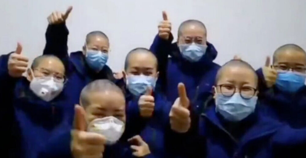 ក្រុមគិលានុបដ្ឋាកនៅវូហាន នាំគ្នាកោរសក់ តស៊ូមេរោគ និងមើលថែទាំអ្នកជំងឺវីរុសកូរ៉ូណា