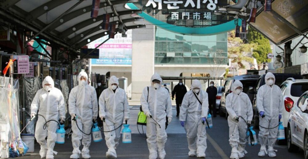 កូរ៉េខាងត្បូងបង្ខាំងទាហានជិត8,000នាក់ឱ្យនៅដាច់ដោយឡែក ខណៈសមាជិកអង្គការ​សាសនា​ជាង​9,000​នាក់ ត្រូវបានស្នើឱ្យនៅតែក្នុងផ្ទះ