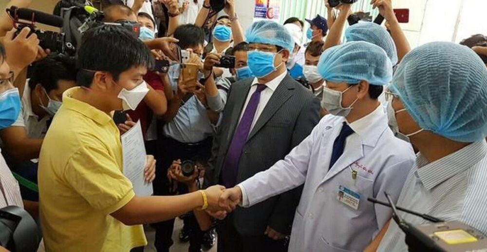 កូរ៉ូណា! វៀតណាមស្នើឱ្យឈប់ចាប់ដៃគ្នានៅពេលស្វាគមន៍ ខណៈអនុសាសន៍ជាច្រើនផ្សេងទៀតត្រូវបានលើក​ឡើងដើម្បី…