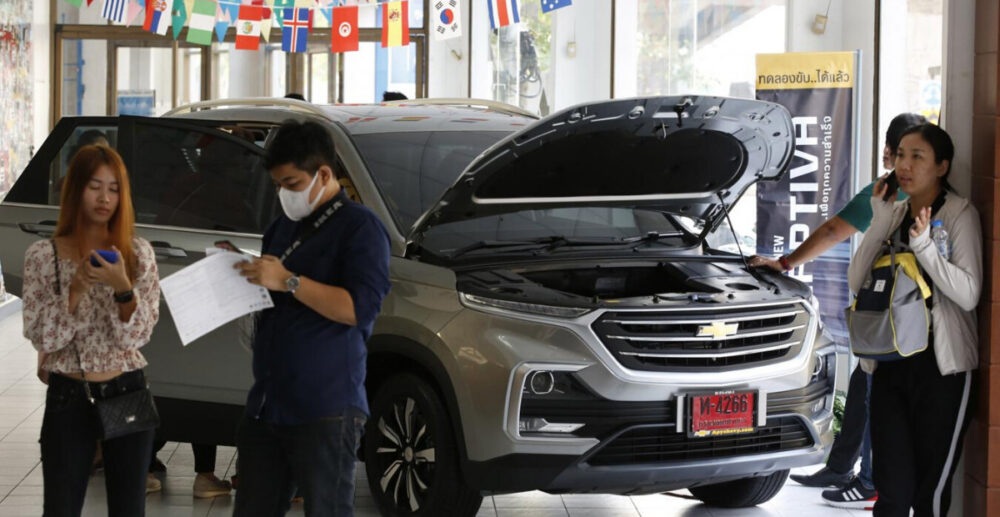 ក្រុមហ៊ុន General Motors ប្រកាសថា នឹងឈប់លក់រថយន្តម៉ាក Chevrolet នៅថៃ ខណៈប្រជាជនសម្រុកទៅទិញគរជើងគ្នា