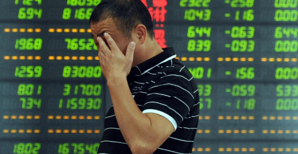 តម្លៃមូលបត្រចិនធ្លាក់ចុះជិត 9% ខណៈកំណើនសេដ្ឋកិច្ចអាចធ្លាក់ចុះ 5% ដោយសារឥទ្ធិពលរបស់…