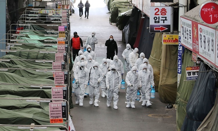 កូរ៉េខាង​ត្បូង​ប្រកាស​អាសន្ន​ឡើង​កម្រិត​ខ្ពស់​បំផុត ខណៈ​អ្នក​ឆ្លង​រោគ​ឡើង​ដល់602នាក់