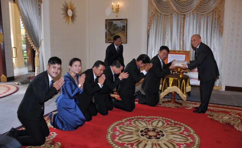 ISUZU ចូលរួមដង្ហែតាមព្រះរាជសកម្មភាពមនុស្សធម៌ដ៏ឧត្ដុង្តឧត្ដមរបស់ព្រះមហាក្សត្រ