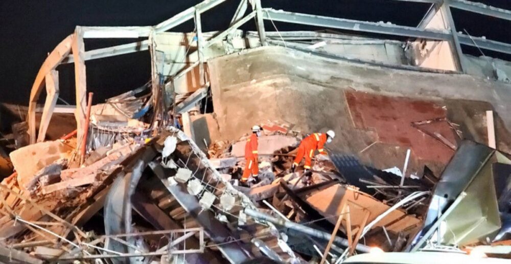 បាក់រលំសណ្ឋាគារនៅចិន៖ 4នាក់បានស្លាប់ និង38នាក់ត្រូវបានជួយសង្គ្រោះ ខណៈ33នាក់កំពុង…