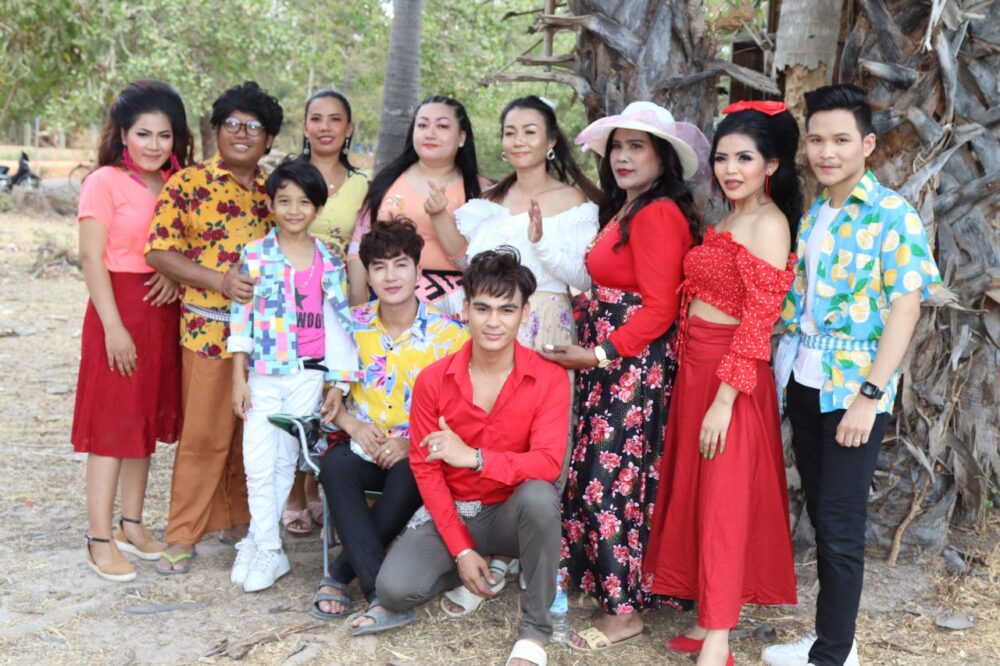 ខណៈមានការភ័យខ្លាចជំងឺកូវីដ១៩ ក្រុមតារាសិល្បៈផលិតកម្មក្លាស៊ីកសម្រុកថតអឹមវីចម្រៀងចូលឆ្នាំ