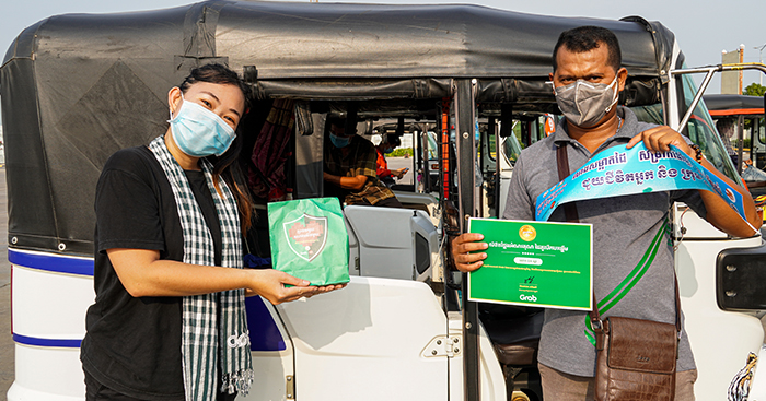 អ្នកបើកបរកង់បី 5ពាន់នាក់នៅភ្នំពេញ ទទួលបានអំណោយ ដើម្បីចូលរួមប្រយុទ្ធប្រឆាំងវីរុសកូរ៉ូណា (កូវីដ-19)