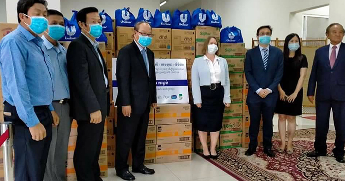 Unilever បានឧបត្ថមផលិតផលអនាម័យចាំបាច់ដើម្បីជួយដល់ការរីករាលដាល Covid-19 នៅកម្ពុជា