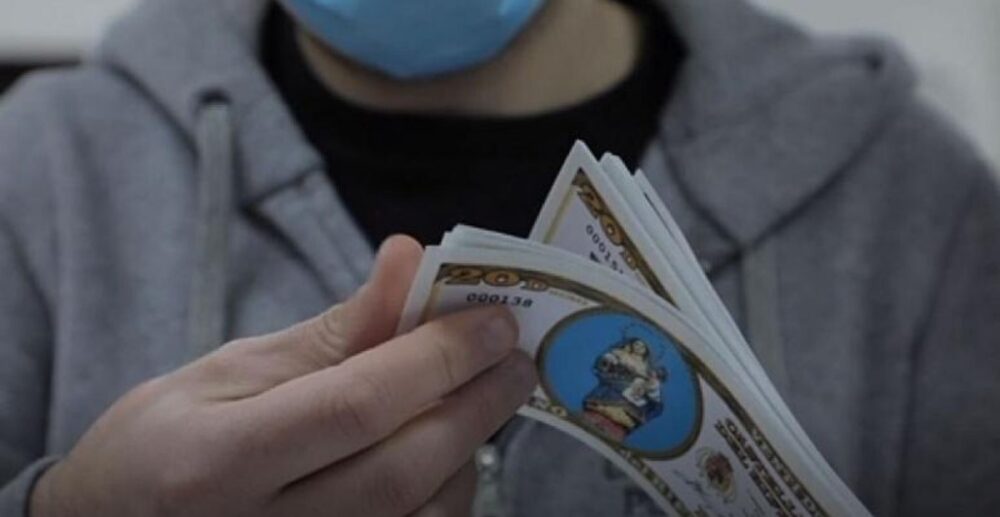 ទីរួម​ស្រុក​1របស់​អ៊ីតាលី បោះ​ពុម្ភ​ក្រដាស​ប្រាក់​ដោយ​ឡែក​ ដើម្បីឱ្យ​ប្រជា​ជន​ចាយ បំណង​ជួយ​ពួក​គេ​​ឆ្លង​កាត់​វិបត្តិ​សុខភាព​Covid-19