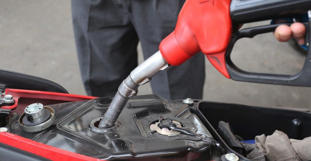 តម្លៃ​ប្រេង​សាំង​នៅ​កម្ពុជា​នឹង​ធ្លាក់​មក​នៅ​ត្រឹម​ជាង​2,000​រៀល​ក្នុង​1លីត្រ ចាប់​ពី​ថ្ងៃនេះ​