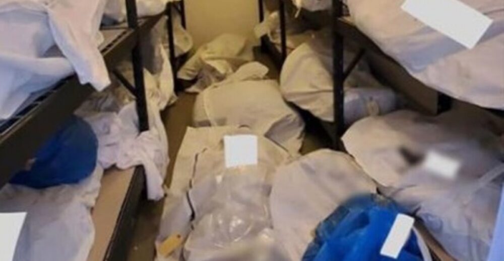 សាក​សព​អ្នក​ជំងឺ​COVID-19 ត្រូវ​បាន​ដាក់​គ​រលើ​គ្នា​ក្នុង​មន្ទីរ​ពេទ្យ​ នៅ​សហ​រដ្ឋ​អាមេរិក