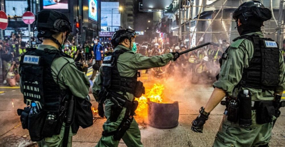 Focus ចុងសប្ដាហ៍ ៖ សហរដ្ឋអាមេរិក គំរាមរំដោះ “ហុងកុង” ចេញពីឋានៈតំបន់ពិសេស...និងថា ចិនលែងមានអំណាចគ្រប់គ្រងទៀតហើយ ក្រោយប្រុងប្រើ “ច្បាប់សន្តិសុខជាតិ” បង្ក្រាបបាតុកម្មប្រជាធិបតេយ្យ