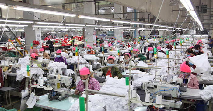 រាជរដ្ឋាភិបាល ចាប់ផ្តើមបើកប្រាក់ឧបត្ថម្ភ ដល់កម្មករក្នុងវិស័យកាត់ដេរ និងទេសចរណ៍ ដែលបានព្យួរកិច្ចសន្យាការងារ