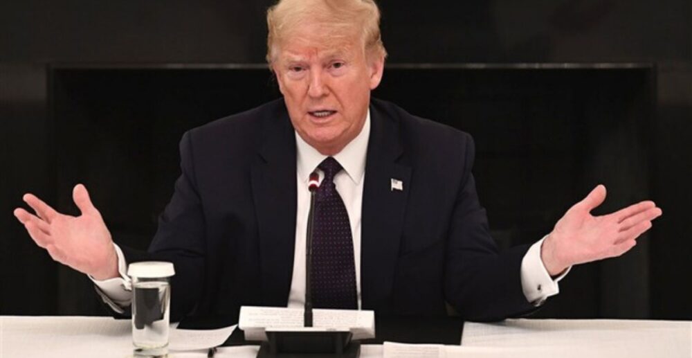 លោក​ Trump លេប​ថ្នាំ​គ្រុន​ចាញ់​រាល់​ថ្ងៃ​ដើម្បី​ទប់​ស្កាត់​ COVID-19 ដោយ​មិនខ្វល់​ពីការ​ព្រមាន​