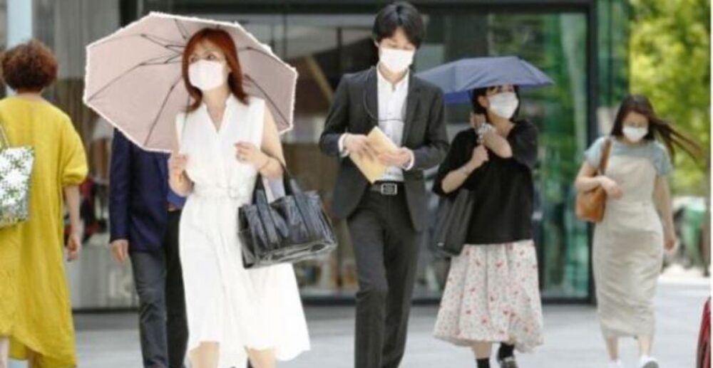 ពេទ្យជប៉ុនព្រមាន ពាក់ម៉ាស់ការពារមេរោគ អំឡុងពេលធាតុអាកាសក្ដៅខ្លាំង ប្រឈមនឹងអាការខ្យល់គដួល