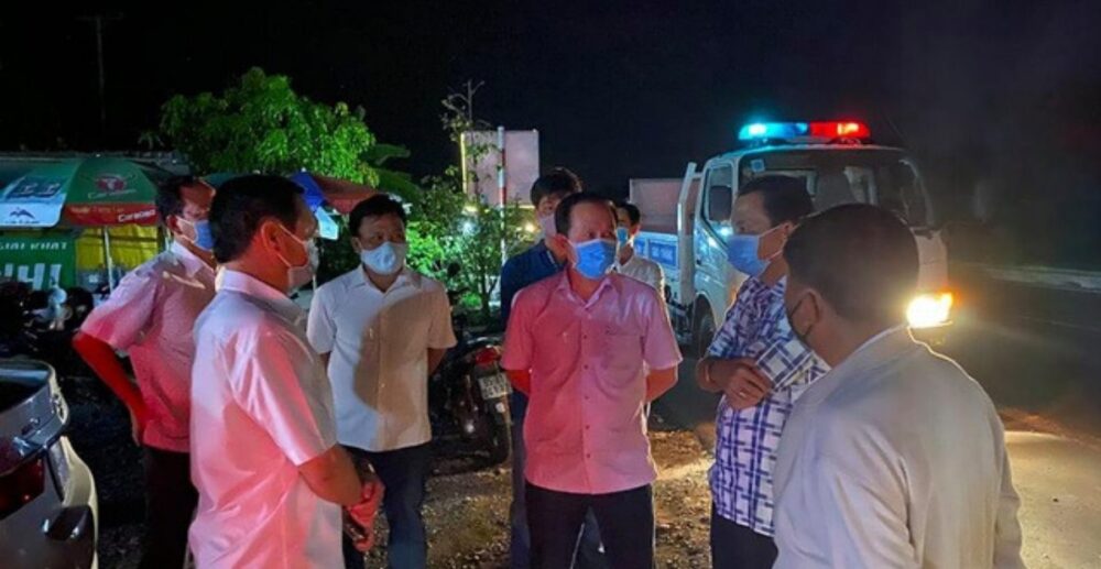 ដោយ​សារ​​អ្នក​ដំណើរ​​ពី​កម្ពុជា​ម្នាក់​​​ក្ដៅ​ខ្លួន! វៀតណាម​ដាក់​បម្រាម​គោចរ​ចំណត​រថយន្ត​មួយ​ ពេញ​មួយ​យប់​