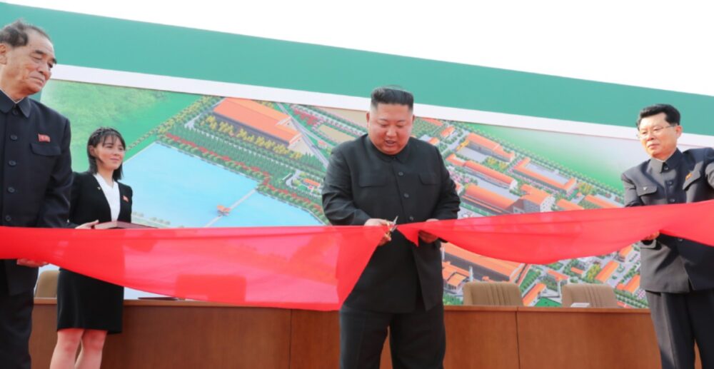 Kim Jong-un បង្ហាញខ្លួន