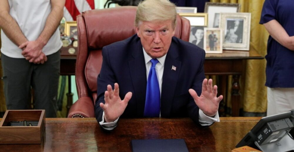 លោក ត្រាំ ទទួលស្គាល់វិបត្តិកូវីដ-19 ថា ពិតជាអាក្រក់ខ្លាំងជាង “ភើល ហាប៊ើរ និង 9/11” និងក្រឡាស់សម្ដី មិនលុបចោលក្រុមប្រយុទ្ធប្រឆាំងវីរុស…