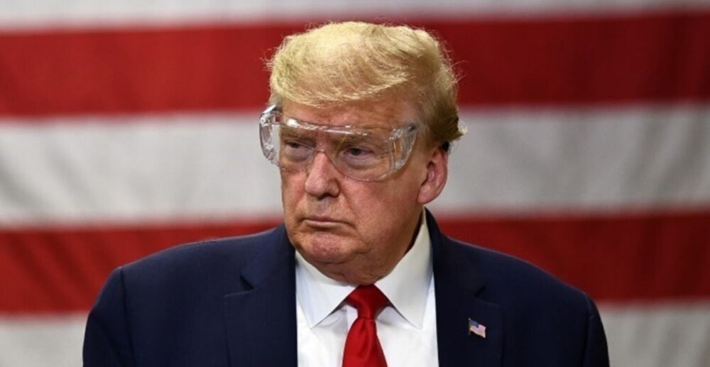 អ្នក​បម្រើ​ផ្ទាល់​របស់​លោក​ Trump ឆ្លង​វីរុស​COVID-19