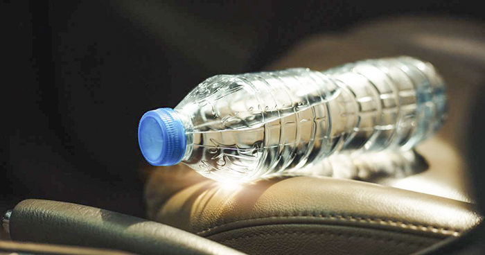 មែនឬ? ដែលថា មិនគួរញ៉ាំទឹកក្នុងដបដែលទុកចោលនៅក្នុងឡាន…