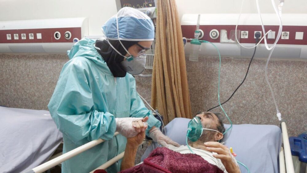 វេជ្ជបណ្ឌិតរុស្ស៊ី3រូប ធ្លាក់ពីលើអគារមន្ទីរពេទ្យ ខណៈប្រទេសកំពុងទប់ទល់នឹងCOVID-19