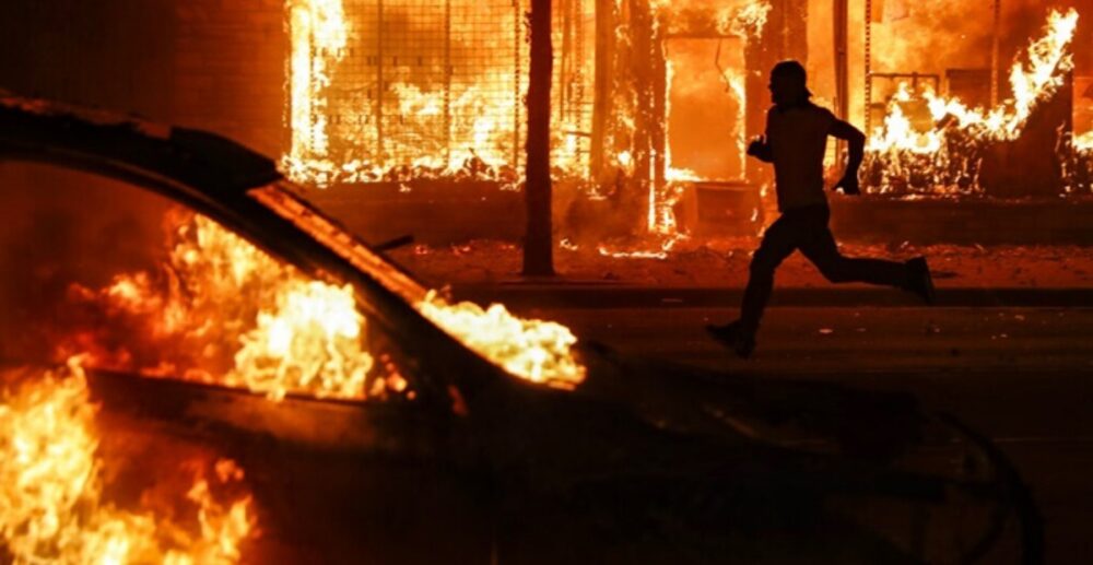 សារព័ត៌មានចិនបានដៃ…ប្រើករណីចលាចលជាតិសាសន៍នៅអាមេរិក សងសឹកវ៉ាស៊ីន​តោន​ ​ដែល​រិះគន់​ប៉េកាំង ​រឿង​ហុងកុង…