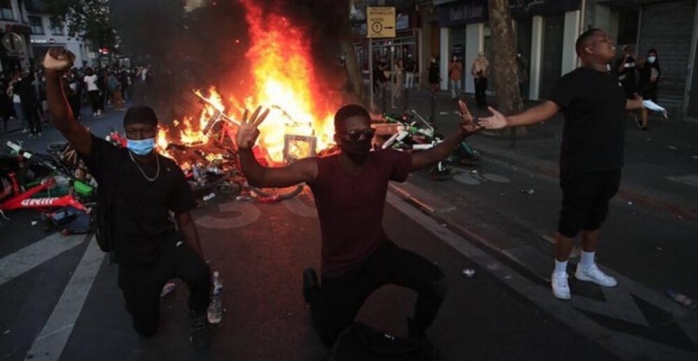 បារាំង​បញ្ជូន​ប៉ូលិស​បង្រាប​កុបកម្ម​ ទៅ​ទប់​ទល់​នឹង​បាតុករ​