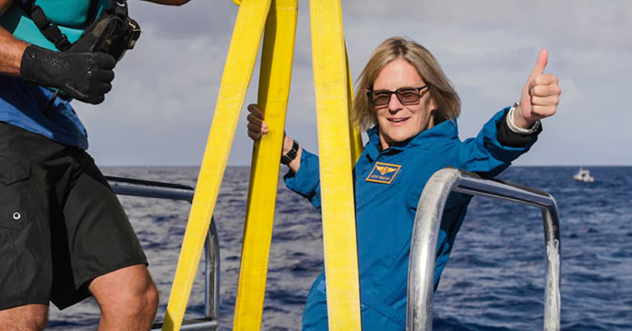 ស្ត្រីអតីតអវកាសយានិកអាមេរិក កា្លយជាមនុស្សស្រីដំបូងគេ ដែលហ៊ានចុះដល់ចំណុចជ្រៅបំផុតនៃមហាសមុទ្រ